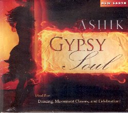 ASHIK :  GYPSY SOUL  (NEW EARTH)

Viaggiatore indefesso, Ashik ha girato il mondo alla scoperta delle tante culture che colorano il pianeta. Gypsy Soul, nuova edizione dello storico album originariamente pubblicato nel marzo del 1997, fonde melodie energizzanti e canzoni tradizionali popolari provenienti da Irlanda, Ungheria e dall'America rurale, catturando la vera essenza gypsy che unisce la passione per i ritmi dall'irresistibile contagiosit e l'amore per la danza. L'abilit di Ashik nel suonare il violino ricorda all'ascoltatore che questo strumento  da sempre utilizzato per accompagnare danze e spensierati momenti di festa. Gypsy Soul  un album commovente e vibrante, con sonorit che ben rappresentano l'indomabile spirito gypsy, un album senza tempo che va riscoperto soprattutto per la sua straordinaria capacit di far muovere le gambe e di far battere il cuore a tempo di musica!