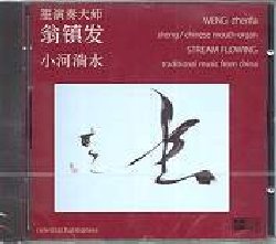 WENG ZHENFA :  STREAM FLOWING - TRADITIONAL MUSIC FROM CHINA  (CELESTIAL HARMONIES)

Lo sheng  uno strumento tradizionale cinese che risale a 3000 anni fa, con un suono simile a quello dell'organo europeo, ma con tonalit chiare e dolci, toni alti freschi, toni medi teneri e toni bassi profondi. Si tratta inoltre dell'unico strumento a fiato cinese in grado di suonare l'armonia e le parti multi vocali. Nella forma lo sheng assomiglia alla fenice: le due ance simmetriche simboleggiano le ali del leggendario uccello. Per millenni lo sheng  stato considerato lo strumento principe degli ensemble reali, ma col tempo esso ha conquistato un posto d'onore nel cuore della gente comune. Negli anni '30 i musicisti hanno riscoperto lo sheng, continuando a considerarlo uno strumento della tradizione, ma ampliandone le potenzialit, fino a migliorare la sua qualit del suono. Zhenfa Weng  un grande musicista, solista dell'orchestra di musica tradizionale di Shanghai, con alle spalle una ricca carriera decorata da numerosi premi ed il vanto di aver fatto conoscere in tutto il mondo la musica della sua terra. Stream Flowing - Traditional Music from China propone struggenti interpretazioni di questo artista cinese affiancato, per l'occasione, da Fu Renchang, sensibile musicista di yangqin, uno strumento che deriva dal santur persiano (dulcimer). Lo yangqin  stato portato in Cina dagli Europei circa 4000 anni fa: una volta introdotto nella societ  diventato molto popolare, imponendosi come l'accompagnamento ideale per introdurre drammi ed opere regionali. Stream Flowing - Traditional Music from China  un album intenso che ricrea il fascino di una tradizione millenaria, riflettendo lo spirito e la saggezza della cultura cinese.