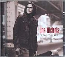 NICHOLS JOE :  REAL THINGS  (WRASSE)

Sono passati cinque anni dallo strepitoso esordio di Joe Nichols che ha rinnovato la pura tradizione del country roots ottenendo in poco tempo 3 primi posti in classifica ed altri 7 singoli entrati nella top ten, vendendo pi di due milioni di copie dei suoi album e diventando cos una delle voci pi importanti della scena country statunitense. Real Things  il suo nuovo album che, canzone dopo canzone, non perde mai il il tono giusto: un album di musica country fatto di canzoni vere cantate da un vero artista, pieno di eleganza e di affascinanti dettagli, una combinazione di profondit e gusto che culmina nella magnifica versione di If I Could Only Fly di Blaze Foley. Real Things  un album semplicemente insostituibile.