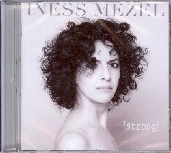 MEZEL INESS :  STRONG  (WRASSE)

Preparati a fare un viaggio: metti in valigia i tuoi sogni, apri le orecchie e salpa alla scoperta di un segreto regno berbero dove ti attendono il ritmo delle percussioni, le chitarre rock ed una voce ammaliante come una promessa. E' questo il mondo musicale dell'apprezzata cantante parigina, di origini algerine, Iness Mezel, un'interprete dotata di una voce potente e grintosa con cui canta un universo naturale e suggestivo, delicato ed allo stesso tempo vigoroso. Strong  il frutto del sodalizio artistico tra Iness e John Reynolds, noto polistrumentista e produttore che vanta collaborazioni con Bjrk e Sinead O'Connor. La loro sintonia  perfetta, con Iness che canta in francese, in tamazight, la lingua dei Berberi Amazigh dell'Africa settentrionale e, per la prima volta in questa registrazione, anche in inglese. I brani dell'album si susseguono con grande naturalezza, quasi a voler riflettere i temi lirici dell'album: la natura, la spiritualit ed il rapporto tra uomo e madre terra. Con l'evocativo singolo Precious Souls, Strong  un album caratterizzato dalla forza femminile, pieno di gioia, bellezza e poesia.