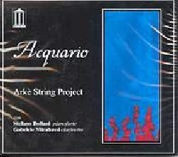 ARKE' STRING PROJECT :  ACQUARIO  (EGEA)

Special guests: Stefano Bollani (pianoforte), Gabriele Mirabassi (clarinetto). L'Ark� String  Project � un'evoluzione dell'Ark� String Quartet, un cambiamento avvenuto nel 2004 dopo otto anni di attivit�. Una grande affinit� nel modo di sentire ed interpretare la musica ha condotto questi musicisti ad intraprendere un cammino comune: viaggiare senza pregiudizi all'interno di diversi generi musicali cercando le migliori espressioni che caratterizzano ciascun genere. Il territorio ideale per questo tipo di ricerca � la musica del Novecento e l'ambito contemporaneo che offre un ambito molto vasto comprendente jazz, avanguardia, pop e world music: l'Ark� String Project propone brani di repertorio per quartetto e proprie composizioni originali. Dopo il grande successo di lunghe tourn�e al fianco di musicisti come il tenore argentino Jos� Cura, il percussionista indiano Trilok Gurtu e la straordinaria vocalista Antonella Ruggiero e dopo la partecipazione a registrazioni di album di Lucio Dalla, Daniele Silvestri e Tullio De Piscopo, l'Ark� String Project gode di una notoriet� che ha gi� oltrepassato i confini della penisola, rendendo Acquario un album molto atteso anche all'estero. L'Ark� String Project suona sia con strumenti acustici che con i Cantini Solid Strings, strumenti elettrici originali che grazie alle loro numerose e particolari sonorit� permettono la ricerca di nuove possibilit� di scrittura e arrangiamento per quartetto d'archi. La nuova formazione in quintetto debutta con Acquario sfoggiando ospiti del calibro di Stefano Bollani e Gabriele Mirabassi, a garanzia dell'eccellente qualit� del progetto.