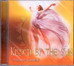 GOODALL MEDWYN :  KISSED BY THE SUN  (MG MUSIC)

Medwyn Goodall  internazionalmente considerato uno dei migliori compositori di musiche per il benessere ed il rilassamento, capace di creare melodie che incantano con la loro impareggiabile bellezza. Kissed by the Sun, nuovissimo album dell'apprezzato musicista inglese,  gi stato definito da molti critici uno dei suoi album pi raffinati. Con le note di chitarra spagnola, marimba, flauto, flauto di pan, chitarra slide e pianoforte, Goodall ha creato sette splendidi brani dai ritmi meravigliosi e dalle melodie orecchiabili. In Kissed by the Sun il compositore  ritornato alle sue classiche sonorit ispirate tipiche degli anni '90, alle quali ha aggiunto un piacevole tocco di freschezza. Kissed by the Sun  una bella celebrazione dell'amore per la vita e della natura, un disco che regala all'ascoltatore quasi un'ora di puro benessere!