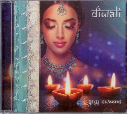 SWEENS GUY :  DIWALI  (MG MUSIC)

L'ultimo album di Guy Sweens, Diwali, prende il nome ed  dedicato al festival delle luci, una delle manifestazioni pi famose dell'induismo che dura cinque giorni e si svolge nel mese ind di ashwayuja che solitamente cade tra ottobre e novembre. Si tratta di una festa che viene celebrata, per motivi diversi, da giainisti, sikh e buddisti. I giainisti celebrano il momento in cui Mahavira raggiunse uno stato chiamato Moksha, una sorta di grazia eterna; gli induisti celebrano il ritorno delle divinit Rama e Sita ad Ayodhya dopo 14 anni d'esilio e ricordano anche il giorno in cui la divinit Madre Durga ha distrutto un demonio chiamato Mahisha; i sikh celebrano l'uscita di prigione del sesto guru Hargobind Singh nel 1619. Durante il festival Diwali la gente illumina le proprie case, i templi ed i luoghi di lavoro con le diyas, delle piccole candele e lanterne tradizionali e tutti i giorni al tramonto  usanza farsi un bagno rituale d'olio. Il terzo giorno  il clou della festa e corrisponde con la notte pi buia del mese lunare. Diwali  un disco intenso con ritmi quasi ipnotici che si fondono con le sonorit di meravigliosi paesaggi musicali che evocano il misticismo di questa festa sacra.