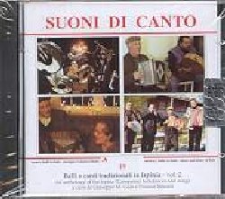 VARIOUS :  SUONI DI CANTO  (ETHNICA)

Suoni di Canto: Balli e Canti Tradizionali in Irpinia - vol. 2. Un'interessante e significativa antologia di canti popolari irpini: serenate, canti a tarantella, stornelli e canti religiosi in forma monodica e polifonica. Alcuni brani a ballo (mazurka, zumparella, tarantella) si intercalano con i canti, imitando un vecchio modo di fare la serenata. Registrazioni dal 1984 al 1999.  La collana discografica Ethnica, curata da Giuseppe Michele Gala e dall'Associazione Taranta,  un meraviglioso viaggio sonoro nella musica, nel canto e nella danza della tradizione popolare italiana. Tutti i documenti sonori presentati sono stati attinti direttamente dai suonatori tradizionali sul luogo di origine con registrazioni sul campo, talvolta durante lo svolgersi di eventi (feste, carnevali, veglie). Questi materiali sono occasioni irripetibili a causa della lenta rarefazione di memorie e di tecniche musicali in via di estinzione: suoni che evocano suggestioni e saperi di quell'ampio e variegato cosmo di strumenti, gusti e culture musicali che le varie regioni italiane ancora conservano nell'uso vitale o nella memoria. I cd hanno durata superiore a 70 minuti ed un libretto multilingue corredato di studi, testi, foto ed informazioni etnomusicali.