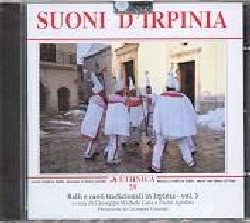 VARIOUS :  SUONI D'IRPINIA  (ETHNICA)

Suoni d'Irpinia: Balli e Canti Tradizionali in Irpinia - vol. 3. Terza antologia di significativi canti della cultura contadina e pastorale dell'Alta Irpinia: serenate, matinate, calascionata, scumparatora, canti d'amore, allusivi, natalizi, lavorativi. S'intrecciano - come spesso accade in questa collana - intererssanti brani a ballo (tarantelle, quadriglia, mazurka figurata) con presenza del canto. Registrazioni dal 1998 al 2000. La collana discografica Ethnica, curata da Giuseppe Michele Gala e dall'Associazione Taranta,  un meraviglioso viaggio sonoro nella musica, nel canto e nella danza della tradizione popolare italiana. Tutti i documenti sonori presentati sono stati attinti direttamente dai suonatori tradizionali sul luogo di origine con registrazioni sul campo, talvolta durante lo svolgersi di eventi (feste, carnevali, veglie). Questi materiali sono occasioni irripetibili a causa della lenta rarefazione di memorie e di tecniche musicali in via di estinzione: suoni che evocano suggestioni e saperi di quell'ampio e variegato cosmo di strumenti, gusti e culture musicali che le varie regioni italiane ancora conservano nell'uso vitale o nella memoria. I cd hanno durata superiore a 70 minuti ed un libretto multilingue corredato di studi, testi, foto ed informazioni etnomusicali.