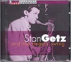 GETZ STAN :  AND THE ANGELS SWING  (JAZZ HOUR)

low-price - And the Angels Swing raccoglie alcune delle registrazioni pi significative di Stan Getz realizzate tra la fine degli anni '40 ed il 1950 che non solo testimoniano lo sviluppo di uno dei pi grandi sassofonisti jazz del dopoguerra ma che anche catturano un importante momento di transizione della storia del jazz. Nato in Pennsylvania nel 1927, Stan Getz  cresciuto durante l'era dello swing assorbendo fin da giovanissimo i continui sviluppi dei primi tre decenni della storia del jazz ed iniziando a suonare da professionista, con giganti del calibro di Benny Goodman, Tommy Dorsey e Jack Teagarden, prima ancora di compiere 20 anni. L'album spazia tra alcune splendide registrazioni del primo periodo (in un quartetto stellare insieme a Hank Jones al piano, Curley Russell al basso e Max Roach alla batteria) e vari piccoli set, soprattutto quartetti, con alcuni dei migliori musicisti del periodo tra cui Al Haig, Tommy Potter, Percy Heath, Roy Haynes e Horace Silver, culminando nell'anno 1950 quando le sonorit di Stan Getz avevano raggiunto le impareggiabili qualit che lo avrebbero reso uno dei pi rispettati ed influenti musicisti jazz della storia.