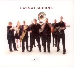 HAZMAT MODINE :  LIVE  (JARO)

Fondata nel 1998 dal musicista e cantante Wyde Schuman che  spesso anche il compositore delle musiche, Hazmat Modine  senza dubbio una delle band newyorkesi pi interessanti del momento. Il nome della band, composto dal termine americano hazmat spesso usato per indicare hazardous materials (materiali pericolosi), e Modine, il nome di una nota fabbrica americana di sistemi di raffreddamento, rispecchia perfettamente l'originale miscela musicale del gruppo caratterizzata da ritmi insoliti che affondano le radici nel klezmer e suggestioni musicali jazz, blues, rock, funky e da una miriade di sonorit appartenenti a diverse culture del mondo. Con pi di 250 concerti all'attivo, Hazmat Modine propone Live, album registrato dal vivo durante i concerti che la band ha tenuto ad Amburgo, Bensheim e Saarburg, in Germania, a Zurigo, in Svizzera, a New York, negli Stati Uniti ed a Vancouver, in Canada. Il risultato  una selezione di musiche dalle mille sfumature, coinvolgenti ed affascinanti, interpretate dalla band insieme ad alcuni musicisti ospiti come Steve Baker, Huun-Huur-Tu e Jim Campilongo.