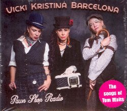 VICKI KRISTINA BARCELONA :  PAWN SHOP RADIO - THE SONGS OF TOM WAITS  (JARO)

Pawn Shop Radio, album di debutto del trio newyorkese Vicki Kristina Barcelona,  un viaggio tra amiche attraverso l'America, un'avventura multiculturale allo stesso tempo divertente e commovente che rilegge il songbook di Tom Waits con una prospettiva tutta femminile. In questo senso alcuni archetipi maschili tipici dell'immaginario di Waits come i poeti beat, gli ubriaconi sciatti e i romantici senza speranza, sono visti nella loro commovente vulnerabilit. Vicki Kristina Barcelona, ovvero Rachelle Garniez, Amanda Homi e Terry Radigan, hanno preso le canzoni di Tom Waits come punto di partenza per il loro disco, ma le loro interpretazioni idiosincratiche brillano come diamanti e dimostrano l'innegabile sicurezza artistica di questo trio tutto al femminile.