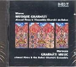 PIROU AHMAD & THE RABAT GHARNATI ENSEMBLE :  MOROCCO - GHARNATI MUSIC  (INEDIT)

Le tradizioni musicali del Maghreb sono legate all'influenza arabo-andalusa. Questa musica, con contenuti e stili che variano considerevolmente dalla Libia al Marocco si basa sullo stesso principio formale della suite vocale e strumentale detta nuba. In Marocco, il repertorio nazionale, al-ala, si  sviluppato nel Fes, in Tetuan e Chawen per poi espandersi in tutto il paese. Sin dal XIX secolo tuttavia, le citt di Rabat e Oujda hanno anche coltivato un repertorio arabo-andaluso chiamato al-tarab al-gharnati come contributo alla citt di Granada che fu l'ultima roccaforte araba in Andalusia. Importata dall'Algeria, la musica gharnati  arrivata in Marocco con gli ebrei cacciati dalla Spagna nel XV secolo e con quelle famiglie algerine che, nel XIX secolo, si sono trasferite in questo paese. Oggi in Marocco i principale centri della tradizione gharnati sono Rabat e Oujda. Le suite gharnati elencate in Algeria ed approvate dai musicisti marocchini sono in totale 16, 4 delle quali incomplete. Ogni  nuba  basata su un modulo principale (tab), da cui prende il nome. La forma della nuba gharnati segue una serie di movimenti ritmici chiamati mizan, legati l'uno all'altro direttamento o per mezzo di un preludio strumentale. Ogni movimento comprende un numero variabile di poemi cantati interpretati generalmente da un solista con l'accompagnamento di un coro. Morocco - Gharnati Music, interpretato dall'orchestra Rabat Gharnati, diretta dal grande maestro Ahmad Pirou,  un eccellente esempio dell'originalit e della ricchezza musicale marocchina. Memoria ed improvvisazione sono i segreti di una civilt che  ancora in grado di dar voce e far rivivere la propria tradizione. Morocco - Gharnati Music  arricchito da un libretto con esaustive note informative sulla musica gharnati.