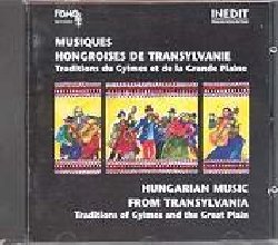 VARIOUS :  HUNGARY - HUNGARIAN MUSIC FROM TRANSYLVANIA / FOLK TRADITIONS FROM GYIMES AND THE GREAT PLAIN  (INEDIT)

Hungary - Hungarian Music from Transylvania / Folk Traditions from Gyimes and the Great Plain propone le tradizioni musicali folk di due regioni della Transylvania, territorio una volta facente parte dell'Ungheria, oggi invece rumeno. Il primo gruppo, proveniente dai Carpazi orientali,  composto da Janos Zerkula che suona il violino insieme a sua moglie Regina Fik all'utogardon, uno strumento simile al violoncello che serve a dare il ritmo ai ballerini. Il secondo, Magyarzovat Taraf  un gruppo gypsy originario della regione della pianura pannonica, nella parte centrale della Transylvania, composto da due violini, due viole, un basso ed un'anziana cantante. I testi dei brani interpretati da questi artisti gypsy sono improvvisati su antiche melodie ungheresi e generalmente esprimono lo stato d'animo del cantante. Le canzoni alternano alla musica grida di gioia e frammenti di poesie di autori classici ungheresi che diventano parte integrante del brano. La musica offerta in questo straordinario album di casa Inedit  molto diversa da quella che viene comunemente ed erroneamente definita musica popolare ungherese: spesso la musica magiara viene infatti confusa con quella suonata dai gypsy. L'equivoco  nato perch in passato gli aristocratici ed intellettuali ungheresi usavano scrivere e suonare brani insieme a musicisti gypsy. Questo port alla formazione, all'interno delle comunit gypsy, di una casta privilegiata che perse il contatto con la propria cultura musicale per abbracciare quella ungherese. Tali orchestre gitane venivano addirittura noleggiate da aristocratici ungheresi e compositori come Schubert e Haydn, finendo cos per diventare eccellenti rappresentanti della musica popolare ungherese. Hungary - Hungarian Music from Transylvania / Folk Traditions from Gyimes and the Great Plain propone all'ascoltatore brani tratti dalla collezione di musiche popolari chiamata Utolso Ora creata per preservare la tradizione musicale dei gruppi etnici che abitano la regione dei Carpazi. L'album  reso ancora pi ricco da un libretto con interessanti informazioni sulla musica di tradizione ungherese delle regioni della Transylvania.