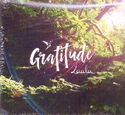 LAEELA :  GRATITUDE  (MEDIAL)

Laeela, ossia Neelan e David Mages, propone all'ascoltatore Gratitude, uno splendido viaggio nel cuore di Pacha Mama (in lingua quechua Madre Terra), guidandolo attraverso gli elementi della natura fino a condurlo nelle sfere eterne di Padre Cielo. Il disco del duo Laeela  un mix ingegnosamente arrangiato fatto di delicate sonorit appartenenti al mondo della musica spirituale indiana e melodie dal ritmo pi vivace provenienti dalla tradizione sudamericana. In Gratitude antichi mantra hindu e sikh sono armoniosamente uniti a preghiere in inglese, spagnolo e brasiliano, dando vita ad un affresco sonoro molto variegato, in alcuni momenti energizzante ed in altri rilassante. Con la voce ipnotica di Neelan e le note di una ricca strumentazione multietnica che comprende chitarra, charango, flauto, dhilruba, viola, violino, cajon e tabla, Gratitude  un disco che, delicato e selvaggio allo stesso tempo, assomiglia a Madre Terra.