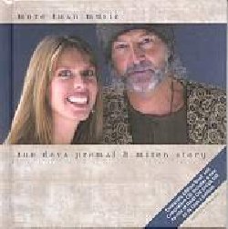 DEVA PREMAL :  MORE THAN MUSIC - THE DEVA PREMAL & MITEN STORY  (MEDIAL)

cd & book - Nata in Germania, Deva Premal ha abbracciato la cultura e la spiritualit orientali, diventando un'ottima musicista ed interprete di antichi mantra indiani, tanto da essere stata definita la regina del mantra. Negli anni '90 la Premal incontra in un ashram indiano Miten, cantante, autore e musicista che  poi diventato il suo inseparabile compagno di viaggio nella vita e nel lavoro. More Than Music - The Deva Premal & Miten Story  il racconto di questa meravigliosa unione raccontata attraverso un prezioso libretto ed un imperdibile cd. In 56 avvincenti pagine scritte in inglese e tedesco, Deva Premal e Miten raccontano la loro avventura professionale e privata, proponendo anche foto originali della loro vita di coppia. L'album offre invece pi di 70 minuti di ottima musica con 10 brani tratti dai migliori album di questi due interpreti tra cui spicca un inedito remix del brano Hari Om Shiva Om realizzato dal top dj americano Cheb i Sabbah. More Than Music - The Deva Premal & Miten Story, la magica storia di un'unione suggellata dalla passione per la musica, incanta, affascina e rapisce lo spirito.