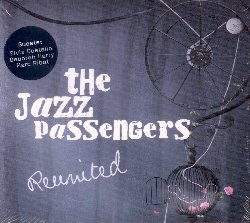 JAZZ PASSENGERS :  REUNITED  (YELLOWBIRD)

Reunited  il nuovo album dei Jazz Passengers e la loro prima pubblicazione dopo dodici anni di silenzio. L'album vede lo storico gruppo di New York nella sua formazione originale, con il chitarrista Marc Ribot nuovamente al fianco di Roy Nathanson, Curtis Fowlkes, Brad Jones, Bill Ware, Sam Bardfeld e EJ Rodriguez. A loro si aggiungono due prestigiosi artisti con cui il gruppo ha gi collaborato in passato: Elvis Costello e Debbie Harry. Fondati nel 1987 dal sassofonista Roy Nathanson e dal trombonista Curtis Fowlkes, i Jazz Passengers dimostrano come la loro carica innovativa e dissacrante sia ancora intatta. Reunited conferma inoltre lo spessore di questo gruppo talvolta considerato troppo 'poco serio' per il mondo del jazz. L'album per non si perde certo in sterili tecnicismi o in eccessi espressivi, ma rimane comunque un album molto accessibile (ed in effetti, perch non dovrebbe essere cos?) ricco di sfaccettature e variet espressiva. Il lavoro dei solisti, per quanto eccezionali,  messo al servizio del gruppo che rivela una straordinaria coesione. L'energia e la vitalit travolgente, da sempre caratteristica primaria di questa band, si intrecciano con una scrittura dei brani molto attenta e degli arrangiamenti particolarmente curati. Atmosfere diverse e sonorit contrastanti si susseguono senza soluzione di continuit, tutto amalgamato dal suono unico ed inconfondibile di questo gruppo. Reunited rappresenta per i Jazz Passengers un album fondamentale per molti motivi: il ritorno del chitarrista Marc Ribot, la rinnovata collaborazione con Elvis Costello e Debbie Harry, la registrazione di un album dopo dodici anni d'assenza dalle scene, ma soprattutto la conferma di quanto il loro progetto musicale sia ancora incisivo e vitale, un tassello importante della scena del jazz contemporaneo.