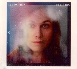 FREY LEA W. :  PLATEAUS  (YELLOWBIRD)

Il viaggiatore che ambisce alla cima della montagna non ha tempo per avere le vertigini: l'ascesa ad un nuovo altopiano  sempre un viaggio con un risultato non prevedibile. Anche Plateaus, il terzo album della cantante berlinese Lea W. Frey,  un viaggio verso il nuovo, sia per quanto riguarda gli elementi musicali in esso contenuti che per quanto riguarda la formazione. Al nucleo centrale della band, composto dai fratelli Peter e Bernhard Meyer, rispettivamente alla chitarra ed al basso, si sono aggiunti l'eccellente percussionista Andy Haberl e la creativa tastierista Liz Kosack che arricchisce i brani con la sua inusuale paletta cromatica. Coloro che conoscono l'interpretazione cristallina in chiave jazz della selezione di canzoni pop contenute nei precedenti album della vocalista We Can't Rewind e How Soon Is Now, saranno sicuramenti sorpresi dalla grande fisicit di Plateaus. La voce chiara e ricca di Lea W. Frey  cresciuta e chiede pi spazio ed i ritmi di Haberl e le tastiere allucinate di Kosack intessono per lei una tela sonora sulla quale farla muovere liberamente. I testi dei brani, scritti da Lea Frey, parlano di nuove prospettive, raccontano spostamenti e pretendono una pluralit di punti di vista: sono liriche che nutrono e lasciano spazio al pensiero, offrendo allo stesso tempo protezione e sostegno. Nell'interpretazione la band dimostra un'energia senza pari ed una grande armonia: il centro di gravit della musica non  mai fisso, ma cambia continuamente, spostandosi tra i cinque musicisti e regalando all'ascoltatore una piacevole sensazione di spaesamento.