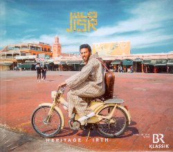 JISR :  HERITAGE / IRTH  (YELLOWBIRD)

Il tema alla base di Heritage / Irth  lo scambio culturale. Il Marocco  un ricco crogiolo di stili e tradizioni musicali diversi. Ci significa grande diversit. C' la musica ritmicamente complessa degli Amazighen della catena montuosa dell'Atlante, la raffinata musica araba classica, la musica misticamente spirituale degli Gnawa, gli schiavi dell'Africa nera, il Sahara Blues, le tradizioni ebraiche, i suoni andalusi e molto altro ancora. Soprattutto negli ultimi anni, il Marocco ha visto un rinnovato interesse per la propria diversit culturale. L'Occidente ha sempre cercato scambi culturali con il Marocco: negli anni '60, Tangeri era considerata un'oasi abitata da artisti e luogo di rifugio, nel periodo hippie degli anni '70 molti musicisti rock tra cui i Led Zeppelin e musicisti jazz come Randy Weston hanno scoperto il fascino di Marrakech. In Heritage / Irth, l'International Ensemble JISR, si  dedicato a questa ricchezza. JISR significa ponte ed  inteso letteralmente, perch il leader dell'ensemble, di origini Gnawa, Mohcine Ramdan sa come costruire ponti per unire culture diverse. Con una ricca strumentazione che comprende varie percussioni, oud, chitarra, pianoforte, vibrafono, trombone, violino, fisarmonica, daf, riq e tromba, e l'intensa interpretazione del settetto, Heritage / Irth  un vero inno alla bellezza della contaminazione.