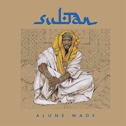 WADE ALUNE :  SULTAN  (YELLOWBIRD)

Il musicista senegalese Alune Wade ha iniziato a suonare la chitarra a soli 6 anni, sollecitato dal padre che era il direttore dell'Orchestra Sinfonica dell'Esercito del Senegal. Oggi il cantante, bassista e compositore Alune Wade  considerato uno dei migliori musicisti del suo paese e vanta collaborazioni con artisti internazionali come Joe Zawinul, Marcus Miller, Oumou Sangare, Bobby McFerrin, Youssou N'Dour, Cheick Tidiane Seck, Harold Lopez-Nussa, Lokua Kanza, Fatoumata Diawara, solo per citarne alcuni. Insieme alla sua fedele band e a una ventina di eccellenti ospiti, nel suo quinto album da solista, Sultan, Wade affronta importanti temi socio-politici, utilizzando un colorato caleidoscopio di stili musicali. Composto e registrato nel 2020 e nel 2021 tra Tunisi, Parigi, New York e il Senegal, Sultan  un disco che miscela jazz e afrobeat, ritmi e suoni dell'Africa e del Medio Oriente. Le composizioni di Wade ci portano da Djerba a Istanbul, da Dakar a Baghdad, da Kairouan al regno di Saba, passando per ritmi arabo-andalusi o berberi in cui si intrecciano scale occidentali e maqam orientali.