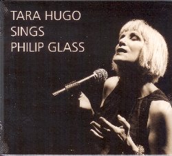 GLASS PHILIP / HUGO TARA :  TARA HUGO SINGS PHILIP GLASS  (ORANGE MOUNTAIN)

La vocalista Tara Hugo reimmagina e reinterpreta il songbook di Philip Glass con l'album Tara Hugo Sings Philip Glass. Glass  famoso per le sue sinfonie e per la musica orchestrale ma il suo produttore di sempre, Kurt Munkacsi, ha maturato il desiderio di poter ascoltare le sue musiche cantate da una grande interprete di forte impatto comunicativo: nasce cos questa nuova collaborazione tra Munkacsi e l'arrangiatore Trevor Gureckis, da lui conosciuto durante la preparazione dell'opera teatrale Book of Longing che Glass ha composto per accompagnare la poesia di Leonard Cohen. L'album presenta brani che il compositore ha creato in momenti diversi della sua carriera, insieme a diversi collaboratori tra cui Nathalie Merchant, Allen Ginsberg, Leonard Cohen e Mick Jagger oltre ad alcune nuove splendide melodie composte da Glass, arrangiate per un piccolo ensemble da Gureckis ed adattate alle liriche scritte dalla stessa Hugo.