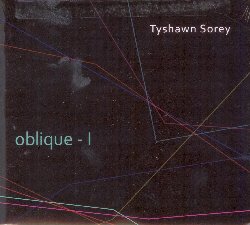 SOREY TYSHAWN :  OBLIQUE - I  (PI RECORDINGS)

Terzo album da leader del batterista Tyshawn Sorey ma il primo a mostrare chiaramente il suo dinamico e virtuosistico stile insieme alla sua notevole vena compositiva. I suoi due precedenti acclamati album da leader, That/Not e Koan, lo mettevano in evidenza soprattutto in veste di compositore e concettualista ed entrambi sono stati selezionati in molti Critics' e Readers' Poll delle riviste specializzate: That/Not  stato riconosciuto come miglior album d'esordio del 2008 dalla critica jazz dell'influente Village Voice. Fra i batteristi jazz pi in vista della scena, Sorey  stato incoronato fra i 5 migliori batteristi dei nostri giorni dal New York Times e miglior batterista di New York dal Village Voice. Tyshawn  anche noto per la sua partecipazione a due importanti formazioni in trio, Fieldwork insieme a Vijay Iyer e Steve Lehman, e Paradoxical Frog con Kris Davis e Ingrid Laubrock, oltre ad essere membro del quintetto Five Elements di Steve Coleman e dello Steve Lehman Octet. Sorey ha suonato la batteria in pi album di casa Pi Recordings di qualsiasi altro musicista ed  quindi del tutto normale che sia lui il primo batterista a pubblicare un album da leader per la notevole etichetta new-yorkese: Tyshawn impersonifica esattamente ci che casa Pi Recordings cerca, virtuoso musicista, serio compositore e creativo esteta oltre che attento bandleader capace di ottenere il meglio dai suoi compagni d'avventura. Oblique - I vede il batterista in quintetto affiancato da Loren Stillman (sax alto), Todd Neufeld (chitarra acustica ed elettrica), John Escreet (piano, Fender Rhodes e Wurlitzer) e Chris Tordini (basso).