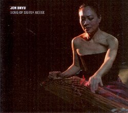 SHYU JEN :  SONG OF SILVER GEESE  (PI RECORDINGS)

Song of Silver Geese  il nuovo album dell'acclamata vocalista sperimentale, compositrice, polistrumentista e danzatrice Jen Shyu, il cui album del 2015 Sounds and Cries of the World  stato accolto dal New York Times come uno dei migliori di quell'anno. Insignita del prestigioso Doris Duke Artist Award nel 2016 e votata 'Rising Star Female Vocalist nel Crtics Poll di Downbeat del 2017, Jen Shyu propone musiche intensamente personali che non possono essere avvicinate a nient'altro gi sentito e che spaziano in zone di confine senza controlli congiungendo tradizione ed avanguardia, occidente ed oriente, risveglio della consapevolezza e logica del sogno: pura ricerca ed esperienza, assimilate e reimmaginate. La sua voce - un prodigio di controllo tecnico ed emozioni incontenibili - ha accompagnato una lunga schiera di enormi innovatori musicali come Steve Coleman, con cui collabora sin dal 2003 fino al pi recente suo album Morphogenesis, Anthony Braxton, Wadada Leo Smith, Vijay Iyer, Bobby Previte, Tyshawn Sorey, Chris Potter e Michael Formanek. Song of Silver Geese combina strutture nate dalla composizione a nuovi sistemi improvvisativi ed alle straordinarie tecniche vocali apprese nei suoi 14 anni di studio di diverse lingue e tradizioni: dalla musica sciamanica della costa orientale della Corea alla musica tradizionale e cerimoniale di Timor Est; dalla canzone popolare taiwanese al 'sindhenan' di Java (canto improvvisato su musiche di gamelan). Un album che riflette il parallelismo che esiste tra vita e morte, tra le diverse culture, e l'importanza dell'empatia al posto dei distruttivi punti di vista che dividono l'umanit. A Jen Shyu che canta e suona vari strumenti (liuto taiwanese, zither tradizionale coreano, piano e violino) si affiancano le sonorit del suo gruppo Jade Tongue - con Chris Dingman (vibrafono), Mat Maneri (viola), Thomas Morgan (basso), Satoshi Takeishi (percussioni), Anna Webber (flauti), Dan Weiss (batteria) - e del Mivos Quartet, acclamato quartetto d'archi devoto all'interpretazione di compositori contemporanei.