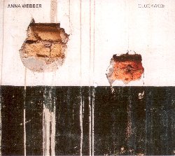 WEBBER ANNA :  CLOCKWISE  (PI RECORDINGS)

Anna Webber (sax tenore, flauto, flauto basso, flauto alto); Jeremy Viner (sax tenore, clarinetto); Jacob Garchick (trombone); Christopher Hoffman (violoncello); Matt Mitchell (piano); Chris Tordini (basso); Ches Smith (batteria, vibrafono, timpani). La sassofonista e flautista Anna Webber  una delle pi attive performer e bandleader della scena new-yorkese degli ultimi dieci anni, suonando tra gli altri con John Hollenbeck, Dave Douglas, Matt Mitchell e Jen Shyu. I suoi progetti, che sono evidenti espressioni del suo senso compositivo, sono caratterizzati da intense e fulminee improvvisazioni collettive e dalla ricerca sui toni lunghi e sulle strutture. Il suo nuovo album Clockwise  un omaggio ad alcuni dei compositori del XX secolo da lei preferiti, visti attraverso l'ottica delle loro opere per percussioni. Per questo progetto Webber ha analizzato numerose composizioni per percussioni di Iannis Xenakis, Morton Feldman, Edgar Varese, Karlheinz Stockhause, Milton Babbit e John Cage, isolando particolari momenti che permettono di essere estratti dal loro contesto e sviluppati come nuove opere. La musica indaga su densit ed indeterminazione, proseguendo nell'esplorazione della Webber dell'interstizio tra improvvisazione creativa e composizione scrupolosamente dettagliata.