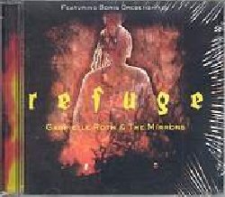 ROTH GABRIELLE :  REFUGE  (AQUARIUS)

Gabrielle Roth, una delle pi� apprezzate interpreti di musica per benessere e rilassamento dell'attuale panorama musicale, non finisce mai di regalare al suo pubblico nuove emozioni. Refuge miscela gli affascinanti ritmi delle percussioni di Gabrielle Roth e del suo storico gruppo Mirrors insieme ai canti tibetani buddisti interpretati dal leggendario rocker russo Boris Grebenschikov. Questi due geniali musicisti hanno rielaborato antichi mantra buddisti conferendo loro una forma pi� accessibile al pubblico occidentale, senza mai stravolgere l'essenza pi� intima di questi splendidi canti sacri. Il risultato � un'esplorazione della pace intrinseca alle qualit� ipnotiche della voce di Grebenschikov, esaltata dal ritmo regolare e non invadente delle percussioni. Gabrielle Roth considera la sua musica come pura danza, dove per danza non si intende mero intrattenimento, bens� uno stile di vita, un sentiero che conduce alla scoperta di s� stessi. Refuge � una festa per il corpo e lo spirito, un album che regala un'esperienza trascendentale di rara bellezza.