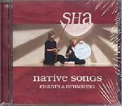 SHA :  NATIVE SONGS - CHANTS & DRUMMING  (AQUARIUS)

Dietro al nome lakota Sha (una particolare pietra rossa del Minnesota), si nascondono le cantanti ed insegnanti di percussioni Sabine Bundschu e Margie Sackl. Unite da una forte passione per le varie culture musicali che contraddistinguono i diversi popoli del mondo, queste due interpreti propongono al pubblico Native Songs - Chants & Drumming, un prezioso scrigno contenente canzoni rituali delle trib� nativo-americane e canti spirituali da Brasile, Africa, Israele, India e Finlandia. Con una colorata strumentazione che comprende berimbau (strumento a corda pizzicata), percussioni darbuka, congas, tabla e molti altri ancora, il duo Sha crea ritmi contagiosi e travolgenti ai quali � impossibile resistere. Native Songs - Chants & Drumming � arricchito da un prezioso libretto contenente i testi di tutti i brani proposti, in modo da permettere all'ascoltatore non solo di ascoltare, ma anche di partecipare attivamente a questo grande concerto di ritmi.