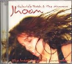 ROTH GABRIELLE :  JHOOM - THE INTOXICATION OF SURRENDER  (AQUARIUS)

Grande conoscitrice di pratiche sciamaniche, musicista, scrittrice e direttrice teatrale, Gabrielle Roth  stata definita lo sciamano del rock'n'roll, nonch la sacerdotessa della trance. Jhoom - The Intoxication of Surrender  il nuovo album di questa indomabile interprete, il diciassettesimo che realizza in collaborazione con il suo storico gruppo The Mirrors, nell'arco di una carriera artistica che supera ormai 25 anni. La sua ultima creazione  un concentrato di energia scatenata da sonorit contaminate e ritmi tribali: un'iniezione di adrenalina capace di risvegliare l'appetito spirituale mentre i piedi non possono smettere di muoversi. Jhoom - The Intoxication of Surrender propone una miscela ipnotica di percussioni, bassi, archi e parti vocali interpretate da incantevoli voci femminili. Un album che si avvicina allo spirito dei suoi principali best seller e che ha tutte le carte in regola per diventare un nuovo successo internazionale.