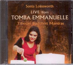 LOINSWORTH SONIA :  LIVE FROM TOMBA EMMANUELLE - TIBETAN BUDDHIST MANTRAS  (AQUARIUS)

Negli ultimi 20 anni la cantante Sonia Loinsworth ha tenuto molti concerti e recital nel suggestivo Vigeland Museum di Slemdal, ad Oslo. Questa costruzione  stata realizzata dall'artista norvegese Emanuel Vigeland nel 1926 con l'idea di farne un museo per le proprie opere, ma che divenne poi il suo mausoleo a cui venne dato il nome di Tomba Emmanuelle. Per condividere l'atmosfera meravigliosa che si respira in questo luogo affascinante, Sonia Loinsworth ha creato Live from Tomba Emmanuelle - Tibetan Buddhist Mantras, album che raccoglie alcune delle sue migliori performance dal vivo, tenute dall'interprete in questo luogo magico. L'album immortala la cantante durante l'interpretazione di alcuni antichi mantra buddisti che vengono resi ancora pi suggestivi e toccanti dalle delicate ed ipnotiche melodie di tre ciotole di cristallo, suonate dalla stessa vocalista. Live from Tomba Emmanuelle - Tibetan Buddhist Mantras, registrazione di altissima qualit che si  avvalsa anche dell'ottima acustica del museo norvegese, propone 50 minuti di melodie mistiche e rilassanti che sono l'accompagnamento sonoro ideale per praticare la meditazione.