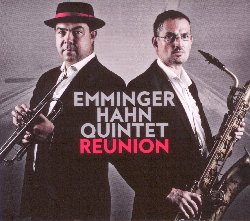 EMMINGER HAHN QUINTET :  REUNION  (EDITION COLLAGE)

Norbert Emminger e Juergen Hahn sono uniti da una collaborazione artistica che dura da oltre 15 anni, cio dalluscita del loro primo album In the Park. Nel corso del tempo tuttavia i due musicisti, vivendo in citt diverse, Emminger a Norimberga e Hahn a Berlino, hanno continuato a sviluppare le proprie carriere separatamente, forse sempre nella segreta speranza di potersi prima o poi riunire. Quel giorno  arrivato e lalbum Reunion ne  la prova. Insieme ad eccellenti musicisti come Bernard Pichl (pianoforte), Rudi Engel (basso) e Florian Kettler (percussioni), Emminger (sax baritono) e Hahn (tromba, flicorno), regalano al pubblico un album che riconferma il loro straordinario talento interpretativo e compositivo. Con originali che traggono ispirazione dalla loro amicizia e dai numerosi viaggi fatti insieme nel corso degli anni, Reunion  un percorso musicale autentico, creativo e divertente che unisce con grande stile elementi jazz, soul e di musica latina. Reunion  un disco tradizionale e moderno, innovativo e conservatore che sapr catturare lattenzione dellascoltatore.