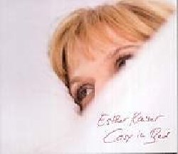 KAISER ESTHER :  COSY IN BED  (FINE MUSIC)

Cosy in Bed va al di l del jazz e dei clich della vocalista che ricorda eroine come Billie Holiday o Ella Fitzgerald: Esther Kaiser assomiglia piuttosto a Nora Jones o Joni Mitchell e si mantiene sempre ad un passo di distanza dalla teorie improvvisative del jazz, proprio per non cadere nei clich comuni a tanti nuovi interpreti della scena jazz. Ma Cosy in Bed, che come suggerisce il titolo si apprezza al meglio comodamente distesi a letto,  un album che gli appassionati di jazz vocale non possono farsi sfuggire: Esther riesce ad incantare con la sua realt vista da una prospettiva diversa, fresca, nuova ed affascinante. Insieme ai compagni di una vita, Jens Dohle al la batteria, Marc Muellbauer al basso e Tino Derado al piano, Esther Kaiser ci regala una collezione di canzoni da ascoltare e riascoltare, meglio se distesi a letto...