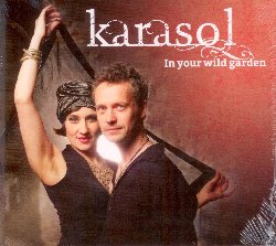 KARASOL :  IN YOUR WILD GARDEN  (FINE MUSIC)

Karosol  un duo composto dal chitarrista tedesco Silvio Schneider e dalla cantante di origini polacche Karolina Trybala. La loro musica  un mix originale composto dalla suggestiva malinconia est-europea, dalla leggerezza mediterranea e dallenergia di pulsanti ritmi latino-americani. Nellalbum In Your Wild Garden chitarra e voce disegnano immagini sonore affascinanti che raccontano di lunghi viaggi, quando, al calare del sole, le carovane si fermano, le persone si siedono davanti al fuoco e, sotto la luce misteriosa della luna, cantano storie di nostalgia e di passione, di partenze e di ritorni. I melodiosi itinerari sonori di In Your Wild Garden trasportano lascoltatore da oriente ad occidente, dallEuropa dellest allAfrica fino in Sudamerica. World music, jazz, musica latina e pop: i Karosol lasciano che questi tanti influssi confluiscano in un unico contenitore, creando una sorta di caleidoscopio sonoro che regala allascoltatore emozioni profonde ed indimenticabili viaggi interiori.