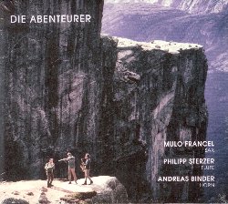 FRANCEL MULO / STERZER PHILIPP / BINDER ANDREAS :  DIE ABENTEURER  (FINE MUSIC)

Tutto  iniziato alla fine degli anni 80, quando Mulo Francel (leader del famoso Quadro Nuevo), Philipp Sterzer ed Andreas Binder facevano parte della stessa banda musicale della scuola che frequentavano. Da quegli anni i tre artisti hanno fatto molta strada: si sono fatti conoscere come artisti di strada nelle piazze di alcuni dei pi bei paesi del Mediterraneo, si sono imposti come musicisti nei locali pi alla moda di Londra e Berlino ed infine hanno suonato in alcuni dei festival pi importanti al mondo. Nel loro nuovo album Die Abenteurer, nato e cresciuto nel corso degli anni, il viaggio del trio prosegue, proponendo allascoltatore un mix irresistibile di jazz e musica da camera, serenate napoletane, suggestioni circensi, ritmi balcanico e molto altro ancora. Con le semplici melodie dei loro strumenti e gli stravaganti arrangiamenti, i tre musicisti sfidano lera digitale regalando al pubblico il meglio che il loro talento ha da offrire. Con Mulo Francel al sax, Philipp Sterzer al flauto e Andreas Binder al corno, Die Abenteurer  un viaggio sonoro che non conosce barriere!