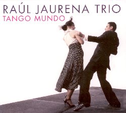 JAURENA RAUL :  TANGO MUNDO  (FINE MUSIC)

Il trio diretto dal grande bandoneonista uruguayano Raul Jaurena, che ha avuto la fortuna di condividere un appartamento con Astor Piazzolla, presenta Tango Mundo, un album di splendidi tanghi tradizionali e moderni, tra cui alcuni originali del bandoneonista stesso oltre a suoi interessanti arrangiamenti di intramontabili classici di Carlos Gardel, Astor Piazzolla, Anibal Troilo, Anselmo Aieta e tanti altri ancora. Il tango tradizionale  caratterizzato da diversi stili come milonga, yumba, candombe ed il classico tango-marcato con le sue tipiche sincopas. Tutti questi elementi sono la base su cui Jaurena ha costruito le proprie composizioni con laggiunta per di un po di improvvisazione e di una pennellata di jazz che fanno di questo trio una formazione tra le pi originali dellattuale panorama del tango argentino. Con Tango Mundo Kab Fischer (pianoforte), Veit Huebner (basso) e Raul Juarena (bandoneon) offrono al pubblico un prezioso disco di 19 tracce, con le ultime 4 appositamente ideate ed arrangiate per accontentare le necessit dei ballerini di tango: pi di unora di appassionate melodie tanguere per ricreare una piccola milonga a casa propria.