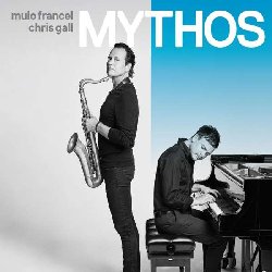 FRANCEL MULO / GALL CHRIS :  MYTHOS  (FINE MUSIC)

Mulo Francel e Chris Gall, due figure abbaglianti della scena musicale europea, si sono incontrati per dare vita ad un meraviglioso dialogo sonoro che porta il titolo di Mythos. Come nessun altro pianista tedesco, Chris Gall ha sempre ampliato i confini stilistici del jazz, ispirando il pubblico con le sue esibizioni in alcune delle pi importanti manifestazioni musicali al mondo tra cui il Montreux Jazz Festival e JazzBaltica. Mulo Francel  un eccellente sassofonista e globetrotter, particolarmente noto come centro creativo del richiestissimo ensemble Quadro Nuevo. Per molti anni Francel, che ha vinto il premio Echo numerose volte, ha girato il mondo facendo conoscere la sua musica praticamente ovunque, dalla Germania ai Balcani per arrivare fino alla Bolivia. Insieme i due musicisti hanno suonato a Buenos Aires, dove Francel era andato con i Quadro Nuovo. Chris Gall si  unito al gruppo e tutti insieme i cinque musicisti hanno suonato dalla sera alla mattina, dando vita a Tango, bellissimo album premiato con il German Jazz Award di platino. Ora il duo  orgoglioso di presentare al pubblico Mythos, un affascinante cosmo fatto di virtuosistiche improvvisazioni, intriganti elementi musicali minimali, groove sottili, nuove interpretazioni di brani classici, suggestive immagini sonore e ballate di grande atmosfera. La musica di Francel e Gall si alimenta attraverso l'incontro con la gente, con le diverse culture ed i loro miti. Mythos racconta l'antico sogno dell'umanit simboleggiato dalla fuga di Icaro e le avventure di Enea alla ricerca di una nuova casa. Ci sono brani come The 7 Weisen in cui prevale la tematica politica, mentre in Jesu Bleibet Meine Freude il tema  il mito pi formativo dell'Occidente. Mythos  un disco imperdibile perch segna l'incontro tra due appassionati esteti che dialogano in musica, tra due moderni trovatori che, con le loro sonorit vellutate, accompagnano l'ascoltatore attraverso la notte, tra due sub che si immergono nel scintillante mare delle idee.