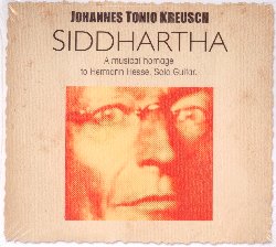 KREUSCH JOHANNES TONIO :  SIDDHARTA: A MUSICAL HOMAGE TO HERMANN HESSE - SOLO GUITAR  (FINE MUSIC)

Johannes Tonio Kreusch  considerato dalla rivista Classical Magazine, uno dei migliori chitarristi dei nostri giorni. Dal suo debutto al Carnegie Recital Hall nel 1996, Johannes Tonio ha tenuto concerti in Europa, Stati Uniti, Medioriente ed America Latina, collaborando con suo fratello, il pianista Cornelius Claudio Kreusch e con rinomati musicisti come Giora Feidman. Il nuovo disco dell'eccellente chitarrista, Siddhartha: A Musical Homage to Hermann Hesse - Solo Guitar,  dedicato all'affascinante mondo letterario del grande scrittore tedesco Hermann Hesse. Dice il musicista: Siddhartha  un cercatore. Anch'io voglio esserlo nella mia musica: un cercatore di suoni nuovi e di forme espressive musicali. La lunga suite contenuta nel disco, composta da 14 movimenti che corrispondono agli altrettanti capitoli del romanzo, trasporta l'ascoltatore in paesaggi sonori di rara bellezza. Il tema centrale della ricerca da parte di Siddhartha della fonte della sua anima  evocata musicalmente da Johannes Tonio Kreusch con la stessa forza e creativit che ha utilizzato Hesse per costruire il suo romanzo. Siddhartha  un album che dimostra la grande preparazione tecnica del chitarrista, in cui tuttavia il virtuosismo non  mai fine a se stesso, ma sempre subordinato all'espressione musicale. Le ultime parole sul disco spettano al chitarrista: La mia musica per il Siddhartha di Hermann Hesse non  necessariamente intesa come sfondo o rivisitazione di questo grandioso romanzo. Piuttosto, vorrei avvicinarmi musicalmente all'essenza ed ai diversi stati d'animo che compongono questo lavoro. Sono stato meno ispirato dall'idea della filosofia orientale ma profondamente coinvolto dalla costante ricerca di Siddhartha che alla fine  stata premiata con la scoperta. Gli argomenti filosofici sono spesso fonti di ispirazione per la mia musica. Ecco perch ho studiato filosofia prima di iniziare a studiare musica.