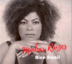 NICE BRAZIL :  MINHAS RAIZES  (FINE MUSIC)

Il suo nome d'arte dice tutto. La cantante Nice Brazil porta sul palco i lati pi belli della musica brasiliana: i ritmi che fanno muovere le gambe, le melodie che toccano il cuore e le liriche a volte malinconiche ed altre piene di gioia di vivere. Nel suo nuovo album, Minhas Raizes (Le mie radici), l'artista ha inserito tutte le ricchezze musicali del Brasile, dai tradizionali choro e baiao, alla samba e bossa nova, i tanti diversi stili, i suoni ed i colori di grandi citt come Sao Paulo, Rio e Belo-Horizonte. Minhas Raizes, disco in cui per la prima volta Nice Brazil propone quasi tutte sue composizioni originali,  l'espressione di un'acquisita forza interiore, di un legame forte tra musica brasiliana e jazz, ma  anche una profonda riflessione sul nostro tempo, sulla vita e la morte. L'espressiva voce di Nice Brazil danza tra gli estremi: a volte  piena di temperamento, altre molto calma, quasi meditativa, al confine con il respiro, ma presente in ogni nota pronta ad intonare l'anima della musica brasiliana. Cresciuta a San Paolo negli anni '70 e '80, nel periodo di massimo splendore della musica popolare brasiliana, Nice Brazil ha iniziato come attrice, al teatro con i bambini, scoprendo presto la sua passione per il canto. Come tanti musicisti brasiliani, ha lasciato la sua patria, vive in Germania dall'inizio degli anni '90, e da allora  entrata a far parte della nuova guardia europea della musica brasiliana. Minhas Raizes  un variegato dipinto sonoro capace di ammaliare sia gli amanti della bossa nova che quelli del jazz.