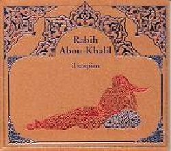 ABOU-KHALIL RABIH :  IL SOSPIRO  (ENJA)

Con pi di mezzo milione di dischi venduti Rabih Abou-Khalil  uno degli artisti jazz di punta del mercato europeo: il suo nome  associato da anni ad uno stile musicale del tutto particolare che affonda le sue radici nella tradizione araba, nel jazz americano e nella musica classica europea ma che va ben al di l di queste. Cresciuto nella citt cosmopolita di Beirut, Abou-Khalil ha iniziato a studiare l'oud (il particolare liuto arabo) fin da bambino; trasferitosi in Germania a Monaco nel 1978 a causa della guerra civile inizi a studiare flauto classico al conservatorio fino a riscoprire la musica araba da una prospettiva europea, sviluppando nuove possibilit potendo lavorare contemporaneamente con due sistemi musicali basilarmente diversi. Ne  nato un nuovo genere musicale.  Le complesse composizioni di Abou-Khalil, spesso basate su strane metriche cangianti che utilizzano la scala araba e lasciano spazio alle improvvisazioni, sono state interpretate da ensemble molto diverse: con musicisti arabi come Selim Kusur (nay) o Nabil Khaiat (percussioni), con grandi solisti jazz come Charlie Mariano (sax) o Kenny Wheeler (tromba), con protagonisti della world music come Michel Godard (tuba) e Milton Cardona (percussioni) e persino con formazioni classiche come il Kronos Quartet ed il Balanescu Quartet.  Nel suo primo disco come solista inteprete dell'oud, Rabih Abou-Khalil entra in nuovi territori e propone Il Sospiro, una specie di diario musicale degli ultimi due anni che rivela un modo fresco ed emotivo di suonare il liuto tipico dei paesi arabi, ricco di melodia, ritmo e forme dinamiche e creative: un album di una rara e spontanea bellezza che non faticher a diventare un nuovo classico in ambito jazz e world.