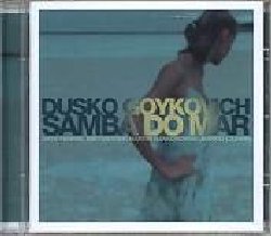 GOYKOVICH DUSKO :  SAMBA DO MAR  (ENJA)

Dusko Goykovich (tromba, flicorno); Ferenc Snetberger (chitarra acustica); Martin Gjakonovski (basso); Jarrod Cagwin (batteria). Rinomato per il suo inconfondibile fraseggio e le sue superlative ballate con tromba e flicorno, Dusko Goykovich rappresenta 50 anni di storia del jazz. Nato in Bosnia, si fece notare in Germania negli anni '50, fece parte delle orchestre di Maynard Ferguson e di Woody Herman negli anni '60, diventando in seguito un pioniere del movimento jazzistico balcanico. Passa con leggerezza dal bebop alle ballate, dalla bossa ai 5/4: il suo precedente lavoro Portrait, che celebrava il suo settantesimo compleanno,  stato accolto dalla critica come uno dei suoi capolavori. Nel suo nuovo album Samba do Mar, Dusko Goykovich propone il suo fresco ed effervescente approccio alla musica brasiliana spaziando tra le influenze barocche di Villa-Lobos, i suoi originali, un paio di bossa nova leggendarie di Antonio Carlos Jobim e gli originali composti dall'argentino Sergio Mihanovich: l'album mostra un particolare aspetto della brasilianit - naturale e rilassata ma allo stesso tempo sofisticata ed originale. In quest'album la sua controparte  il virtuoso chitarrista ungherese Ferenc Snetberger che possiede una delle poche voci fuori dal coro nell'ambito dell'improvvisazione con la chitarra classica: in Samba do Mar propone sonorit eccellenti che creano atmosfere brasiliane con cui pu lasciarsi andare a virtuosismi geniali. Completano il quartetto Martin Gjakonovski che  considerato tra i migliori bassisti europei e che ha precedentemente registrato con Bob Berg e Michael Brecker, ed il pi giovane nella band, il batterista americano Jarrod Cagwin, noto per il suo virtuosismo con le percussioni esotiche e che in quest'album suona principalmente con le mani, utilizzando percussioni africane e brasiliane.