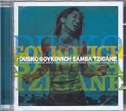 GOYKOVICH DUSKO :  SAMBA TZIGANE  (ENJA)

Era quasi impossibile per Dusko Goykovich non continuare a percorrere la via 'latina' intrapresa con il precendente album Samba do Mar dopo il grande successo ottenuto. In questo lavoro il trombettista allarga i propri orizzonti ed oltre a riprendere il carattere tipicamente brasiliano inserisce nuovi elementi tipici della musica dell'est Europa. Nasce cos Samba Tzigane; quale miglior titolo per descrivere le atmosfere di questo cd. I brani di propria composizione (Samba Tzigane, Five O'Clock In The Morning, Every Day and Every Night I Dream Of You) incontrano i classici di Hector Villa Lobos, Antonio Carlos Jobim e Baden Powell (Melodia Sentimental, O Grande Amor, Este Seu Olhar). La tromba di Dusko riesce a navigare sul ritmo latino aggiungendo quel tocco esotico che gli appartiene creando un mix stuzzicante e originale. Risulta interessante anche l'intervento della voce di Celine Rudolph e della chitarra di Ferenc Snetberger, entrambi lavorano in sintonia introducendo spunti originali sviluppati tramite improvvisazioni tecniche mai banali. Con Samba Tzigane nasce la samba dei Balcani...