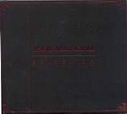 ABOU-KHALIL RABIH :  SELECTION  (ENJA)

mid-price - Fin dai primi anni '80, il suono e l'estetica di Rabih Abou-Khalil hanno ridefinito il concetto stesso di  jazz e world music. Nato in Libano nel 1957 e considerato oggi uno dei massimi interpreti dell'oud, Rabih Abou-Khalil ha sviluppato uno stile artistico personalissimo che ha fuso sonorit mediorientali con elementi della pi avanzata musica contemporanea. Scale arabe, temi labirintici, metrica dispari e improvvisazioni virtuosistiche sono il nucleo del suo linguaggio. Un linguaggio che si  espresso in contesti molto diversi tra loro: al fianco dei grandi nomi del jazz cos come dei maestri della musica orientale, accompagnato da formazioni di musica classica cos come dai massimi interpreti della world music, o ancora come solista. Dal 1991 Abou-Khalil ha iniziato una collaborazione esclusiva con la tedesca Enja, pubblicando ben 16 album. Per dar vita a questa raccolta dal titolo Selection, l'artista stesso ha effettuato una selezione di 12 brani tratti da 11 album registrati tra il 1990 e il 2007. Ecco l'elenco dei brani: Arabian Waltz, The Happy Sheik, Shrewd Woman, Serenade To A Mule, The Lewinsky March, Caravan, Best If You Dressed Less, Lobotomie Mi Baba, Sunrise In Montreal, Requiem, Blue Camel, Adolescencia Perdida. Innumerevoli sono gli artisti che lo hanno accompagnato nel corso della sua carriera e molti di loro sono presenti in questa raccolta: Luciano Biondini, Vincent Courtois, Ellery Eskelin, Michel Godard, Joachim Kuhn, Charlie Mariano, Gabriele Mirabassi, Gavino Murgia, Steve Swallow, Kenny Wheeler, solo per citarne alcuni.