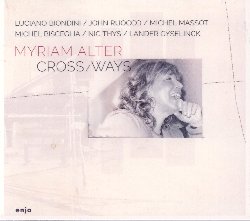 ALTER MYRIAM :  CROSS/WAYS  (ENJA)

Dopo i due album di grande successo per Enja (If con Dino Saluzzi e Where is there con Jacques Morelenbaum) la pianista e compositrice Myriam Alter presenta il suo terzo lavoro per l'etichetta tedesca intitolato Cross/Ways. Il disco ripropone la sua musica unica, a volte gioiosa, a volte malinconica, ma sempre con un affascinante sapore mediterraneo. La madre di Myriam  cresciuta a Salonicco ed evidentemente ha trasmesso a sua figlia questo backgound sefardita, turco, italiano sempre presente nelle composizioni di Myriam. L'ensemble  stato selezionato pensando alle sonorit che avrebbero caratterizzato il disco, ponendo la fisarmonica in una posizione centrale, brillantemente occupata da Luciano Biondini, il principale virtuoso contemporaneo del suo strumento. Troviamo poi il clarinettista americano John Ruocco (che vive nei Paesi Bassi) che ha gi partecipato agli album precedenti di Myriam Alter ed il bassista belga Nic Thys. La tuba del belga Michel Massot sar una scoperta per molti come lo saranno le percussioni creative del giovane olandese Landers Gyselinck che si sta facendo conoscere sia nel jazz che nella scena rock d'avanguardia. Michel Bisceglia, italiano che vive a Bruxelles, regala raffinati assoli di pianoforte e i suoi arrangiamenti per sostenere le composizioni.  Alla fine di questa produzione emozionante, che la vede quasi esclusivamente nelle vesti di compositrice, Myriam si siede al pianoforte e suona un breve pezzo dedicata al suo vecchio amico Mal Waldron. Questa fantastica sessione non poteva finire meglio. Cross/Ways  senza dubbio il miglior abum di Myriam Alter... per ora.