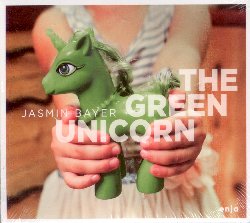 BAYER JASMINE :  THE GREEN UNICORN  (ENJA)

Come ricorda il giornalista tedesco esperto di musica Ralf Dombrowski, il jazz  la seconda passione di Jasmine Bayer, la prima  recitare. Dopo una visita all'ashram indiano di Ganeshpuri, l'artista decise di cambiare vita: si iscrisse all'istituto di recitazione di Lee Strasberg a Los Angeles che ha fatto di lei un'apprezzata attrice che ha preso parte a film come Prova Schiacciante di Wolfgang Peterson e What a Wonderful World di Gabriel Barylli. Ad un certo punto della sua vita Jasmin ha invece deciso di dedicarsi alla musica jazz ed ha pubblicato per l'etichetta Enja il suo album di debutto Summer Melodies. Oggi Jasmin Bayer presenta il suo secondo album, The Green Unicorn, la cui track list propone quasi tutte composizioni scritte dalla vocalista insieme al pianista italo-inglese Davide Roberts. Si tratta di brani che parlano d'amore, della vita di tutti i giorni, di piccole e grandi fughe, testi tramite cui Jasmine sviluppa la sua espressivit vocale, senza mai dimenticare i suoi riferimenti classici che sono John Barry ed Elvis Presley. Con la cantante sul palco ci sono Davide Roberts (pianoforte), Markus Wagner (basso) e Christos Asonitis (batteria) oltre agli ospiti: la sassofonista francese Celine Bonacina che contribuisce con potenti improvvisazioni ed il trombettista Axel Schlosser che dimostra di essere un maestro del fraseggio melodico ed un genio dell'assolo. A ritmo di soul, swing e blues, The Green Unicorn esprime la passione di un'artista poliedrica che sembra aver trovato nel jazz un ambiente a lei davvero congeniale.