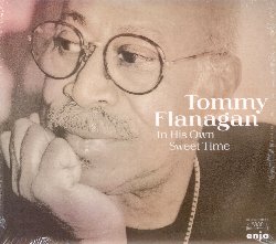 FLANAGAN TOMMY :  IN HIS OWN SWEET TIME  (ENJA)

In His Own Sweet Time  la registrazione live del concerto per solo pianoforte tenuto dal pianista Thomas 'Tommy' Lee Flanagan (1930-2001) il 9 ottobre del 1994 al Birdland Jazz Club di Neuburg, in Germania. Il disco  la storia di una registrazione molto speciale che  rimasta negli archivi per oltre 27 anni, ma  anche parte della storia artistica di Tommy Flanagan, artista che per 16 anni ha lavorato con la grande Ella Fitzgerald, che ha suonato il pianoforte nel classico jazz Saxophone Colossus di Sonny Rollins e in Giant Steps di John Coltrane. Nel 1994 Flanagan era in tournee in Germania e gli venne proposto di esibirsi nel piccolo club tedesco: lui, restio ad accettare incarichi che lo vedevano su un palco da solo con il suo pianoforte, alla fine accett. Tommy Flanagan non era n un rivoluzionario n un trendsetter, voleva semplicemente far parte del processo evolutivo del jazz, ma si sentiva pi a suo agio nel ruolo di sideman piuttosto che in quello di bandleader. Facendo appello a tutto il suo coraggio, Flanagan sal sul palco e lo spettacolo che offr agli spettatori al maestoso Boesendorfer fu meraviglioso: 10 brani, uno pi bello dell'altro, tra cui spiccano Untired Blues scritta dallo stesso interprete, How Long Has This Been Going On di George Gershwin, Just Squeeze Me di Duke Ellington e Billy Strayhorn e Valse Hot di Sonny Rollins. In His Own Sweet Time  un album intenso in cui Flanagan si  messo a nudo senza nascondere al pubblico le proprie emozioni, un disco da cui emerge la personalit di un pianista il cui ego era in palese contrasto con le sue eccezionali capacit artistiche.