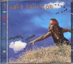 FAITELSON DALIA :  MOVABLE CLOUDS  (ENJA)

Nata nel deserto del Negev in Israele da madre bulgara e padre israeliano, fin dalla sua infanzia Dalia Faitelson ha potuto godere di un sole abbagliante, di ampi spazi aperti e di tutte le sfumature di colore del deserto. Impressioni che restano impresse per sempre. La sua carriera musicale � dedicata a creare vere sonorit� globali facendo incontrare musicisti provenienti da diverse culture: non la solita sbiadita formula di 'east meets west' ma una pi� sottile interpretazione jazz dei ritmi del lontano e del medio oriente. Movable Clouds propone l'attuale formazione, composta da Dalia Faitelson (chitarra, voce), Lelo Nika (fisarmonica), Thommy Andersson (basso) e Ayi Solomon (percussioni), che ha suonato e registrato con artisti internazionali come Randy Brecker, Jerry Bergonzi, Adam Nussbaum, Chris Cheek e Manolo Badrena.