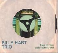 HART BILLY :  LIVE AT THE CAFE DAMBERD  (ENJA)

Billy Hart  uno dei batteristi e docenti di jazz pi ricercati al mondo. Ha suonato insieme ai pi grandi della storia del jazz come Jimmy Smith, Wes Montgomery, Herbie Hancock, Stan Getz, Miles Davis, Pharoah Sanders, Wayne Shorter. Il suo nuovo trio celebra l'arte di suonare in trio. Un'arte che viene ripresa impeccabilmente in questo nuovo album Live at the Cafe Damberd. Il trio dalla sinergia perfetta presenta una serie di nuove composizioni al servizio dell'arte creativa del jazz. In questa occasione Billy Hart potrebbe considerarsi il maestro stregone del trio, dal tocco a volte giocherellone e altre pi energico ma che si colloca sempre alla guida tanto da sembrare che ogni brano appartenga interamente a lui. Non dimentichiamoci che si tratta di una leggenda vivente della storia del jazz, piena di energia in corpo e anima. Johannes Enders al sassofono e Martin Zenker al contrabbasso lo accompagnano in maniera sublime con grande maturit ed esperienza.