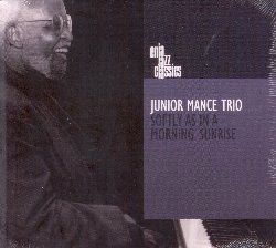 MANCE JUNIOR :  SOFTLY AS IN A MORNING SUNRISE  (ENJA)

mid-price - Il pianist Junior Mance ha collaborato e registrato con grandi nomi del jazz come Lester Young, Coleman Hawkins, Dizzy Gillespie, Cannonball Adderley, Lionel Hampton, Art Blakey e ha accompagnato cantanti come Dinah Washington e Aretha Franklin. Inoltre  stato molto attivo come educatore, dalla fine degli anni '80  stato infatti un membro acclamato della New York New School e ha dato lezioni di pianoforte a stelle nascenti come Brad Mehldau e Larry Goldings. In questo disco del 1994 lo possiamo apprezzare affiancato dal batterista Bob Durham (membro del leggendario trio di Oscar Peterson) e dal bassista Jimmy Woode, gi collaboratore di artisti del calibro di Duke Ellington, Billie Holliday, Charlie Parker e Miles Davis.