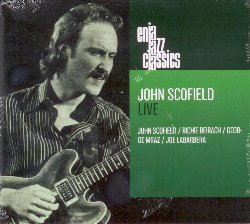 SCOFIELD JOHN :  LIVE  (ENJA)

Uno dei principali chitarristi dell'attuale scena jazz, John Scofield nasce in Ohio nel 1951 ed inizia a suonare le sei corde in tenera et per diplomarsi al Berklee College of Music nel 1970. La sua carriera jazz inizia nel 1973 con session occasionali insieme a Gary Burton e Jerry Mulligan, successivamente con Billy Cobham nel 1975/1976 seguiti da due lunghe tourne, la prima con Gary Burton e la seconda con il giapponese Terumasa Hino, fino al novembre 1982 quando entra a far parte della band di Miles Davis. Live, con i quattro originali di Scofield, un originale di Beirach ed uno standard, cattura l'energia del poderoso quartetto che vede il virtuoso chitarrista accompagnato da una splendida sezione ritmica composta da Richie Beirach (piano), George Mraz (basso) e Joe LaBarbera (batteria) durante il suo concerto del 4 novembre 1977 al mitico Domicile di Monaco.