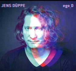 DUPPE JENS :  EGO_D  (ENJA)

Ci sono persone che amano scrivere le loro memorie. Il musicista, batterista, compositore, band leader e curatore di progetti interdisciplinari Jens Duppe invece ha riassunto trent'anni del suo lavoro musicale nel nuovo disco da solista Ego_D. Duppe ha sempre voluto documentare i suoi incontri musicali nelle proprie composizioni. Il risultato  un disco che unisce musica contemporanea e jazz di stili diversi in un'unit che segue i diversi percorsi di vita dell'artista. Ego_D  pi di un disco:  il palinsesto della storia della musica del futuro in cui la batteria dal ruolo di accompagnatrice si sposta al centro della scena. Nell'album intervengono anche altri due artisti: il giovane produttore di musica house e rapper di Colonia Jabul che interpreta la poesia di Duppe The Drum in modo fresco e dinamico e la cantante soul jazz di New York Jocelyn B. Smith che prende parte all'elaborazione vocale del brano 1000 Stars di Duppe. Ego_D  un avvincente viaggio nel ritmo della vita, pensato da un musicista che ha sempre visto nel suo strumento una brillante metafora dell'esistenza.