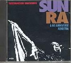 SUN RA :  DESTINATION UNKNOWN  (ENJA)

mid-price - Sun Ra nacque sul pianeta Saturno un po' di tempo fa sebbene i pi testardi insistono nel dire che emerse in vita sulla terra come Herman Sunny Blount in Alabama nel 1914 (anche se lo stesso Sun Ra ha sempre negato di essersi mai chiamato Blount). Fece ritorno su Saturno nel 1993 dopo aver creato una miscela di musica terrena ed interplanetaria incredibilmente varia e straordinariamente bella, quasi sempre insieme alla sua fedele Arkestra. Un grande visionario, un genio capace di inventare il free jazz che divenne in seguito popolare (o almeno famoso) negli anni '60; un musicista disgustato dalla scena commerciale tanto da creare la propria etichetta - Saturn - che ha pubblicato alcuni fra i suoi dischi pi rari e ricercati dai collezionisti; un tipo veramente strano che aveva sviluppato una propria cosmologia e che veniva anche un po' preso in giro per i suoi vestiti assolutamente eccentrici (per lui erano solamente extraterrestri...).  Un musicista straordinario che ha lasciato una profonda impronta ed una vasta opera: musiche sorprendenti che lasceranno di stucco chiunque abbia orecchio e non abbia gi incontrato le sonorit intergalattiche di Sun Ra.  Destination Unknown  il suo ultimo album, registrato pochi mesi prima della sua scomparsa, e pu essere considerato un po' il suo testamento musicale con alcuni dei suoi classici immortali e la grande Arkestra al suo fianco.  Necessario.