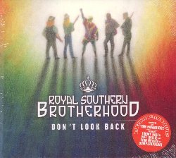 ROYAL SOUTHERN BROTHERHOOD :  DON'T LOOK BACK  (RUF)

La Royal Southern Brotherhood  un supergroup blues e blues rock nato a New Orleans, Louisiana, nel 2011. Attualmente la formazione comprende il poeta, filosofo, percussionista e cantante soul americano Cyril Neville (voce, percussioni); Tyrone Vaughan (voce, chitarra), figlio di Jimmy e nipote di Stevie Ray Vaughan, che recentemente ha preso il posto di Devon Allman; Bart Walker (voce, chitarra, mandolino, banjo), vincitore del Best Guitarist Award del 2012; il percussionista americano Yonrico Scott (batteria, percussioni). Dont Look Back non  solo il titolo di un album, ma indica un atteggiamento che ha spinto la band a voler voltare pagina, soprattutto dopo che Devon Allman e Mike Zito hanno lasciato il gruppo per dedicarsi alle proprie carriere solistiche. Nei 14 brani proposti, la maggior parte dei quali composti da Neville, Dont Look Back offre interessanti accordi jazz che in alcune parti si fondono con le note dal gusto country del banjo, riff tipicamente blues e continui cambi di tempo, un album che, ad esempio nel brano Penzi, unisce il calore latino ed il ritmo africano. Alcune band volano in alto per poi cadere come pietre. Con Dont Look Back i Royal Southern Brotherhood hanno inaugurato una nuova era, salvaguardando tutto ci che i fan amavano del loro stile, ma alzando la posta e proponendo, attraverso la nuova line-up, qualcosa di assolutamente inedito. Quindi il consiglio  non guardare indietro, non ascoltare questo album pensando alla vecchia formazione. Dopo tutto, chi ha bisogno di glorie passate, quando il futuro  ancora cos luminoso?